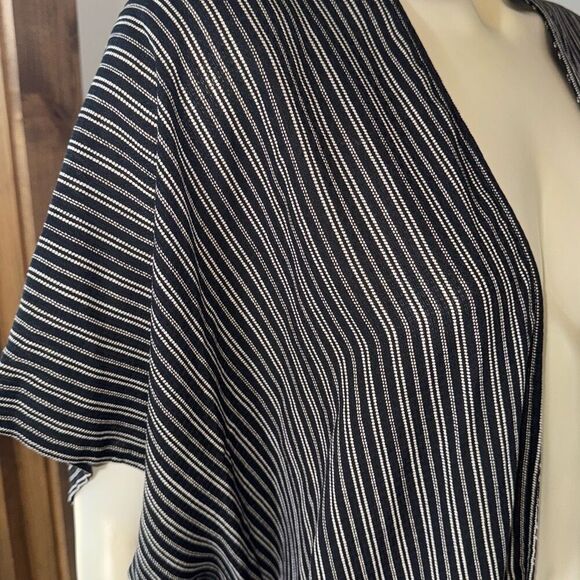 Le Lis Black and White Kimono Cardigan Size Large - Picture 5 of 14